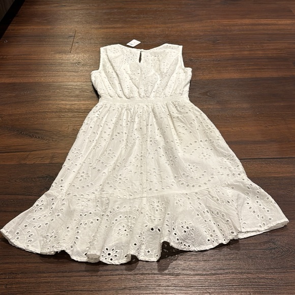 Japna Pre Loved lined Eyelet V-Neck Midi White Dress. - Picture 8 of 8